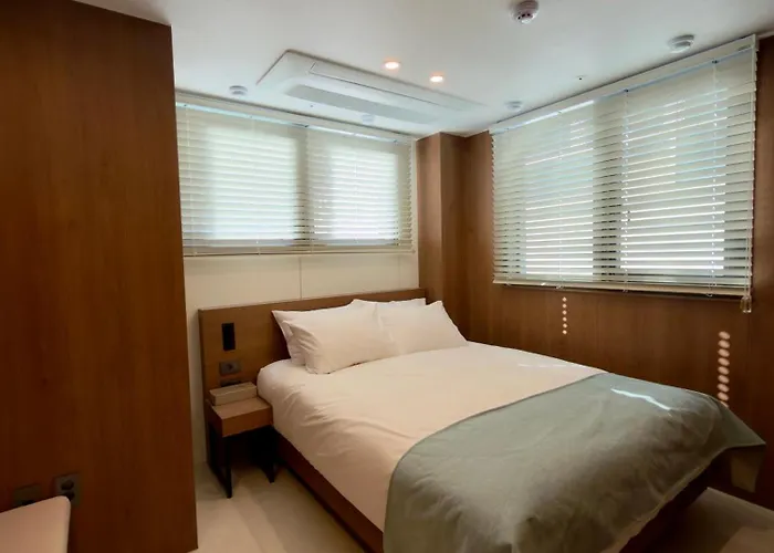 Constello Myeongdong 4*